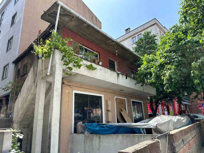 Ümraniye’de Miras Cinayeti: Annesi Ve Kardeşini Öldürdü