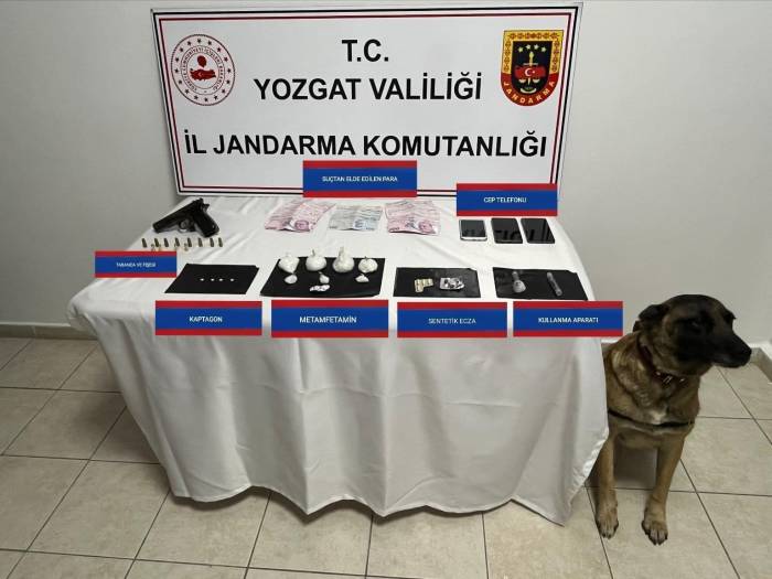 Otomobilin Multimedya Bölümünden Uyuşturucu Çıktı