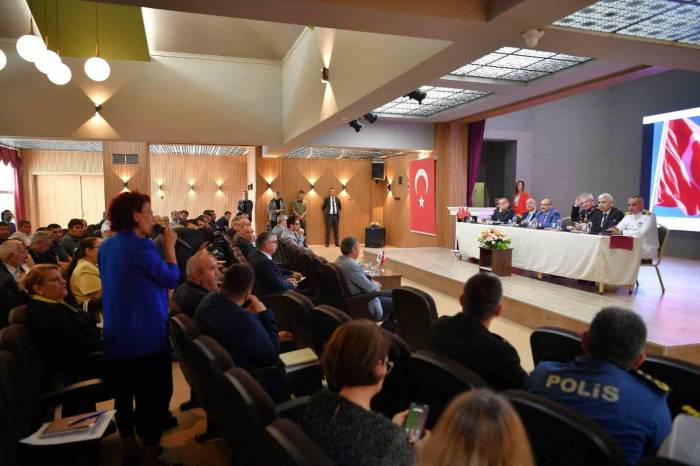 Vali Ustaoğlu Ayvalık’ta Muhtarları Dinledi