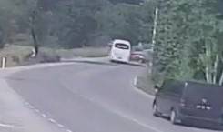 U Dönüşü Yapmak İsteyen Otomobil Servis Aracıyla Çarpıştı: 6 Yaralı