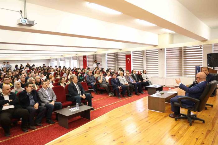 Sözbir “Başarıyı Etkileyen En Önemli Faktör Çalışmak”