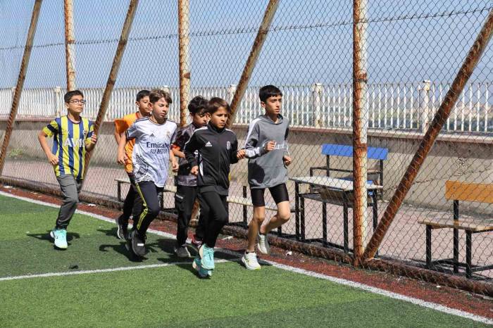 Milli Sporcu; Çocuklar Kötü Alışkanlıklar, Kötü Alışkanlıklar Yerine Spora Yönlendiriyor