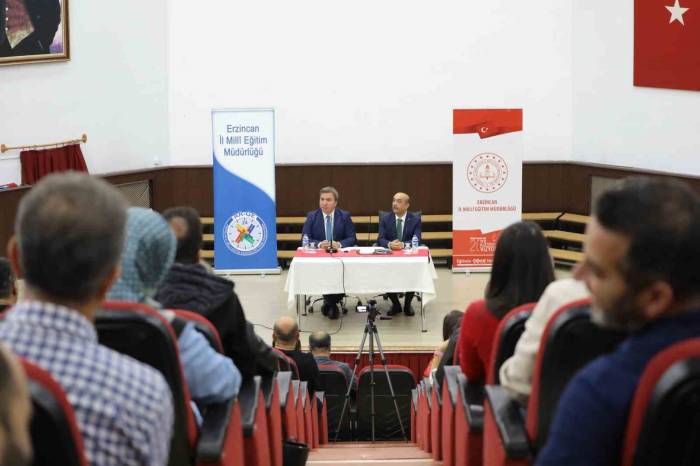 Erzincan’da Eğitim Öğretim Faaliyetleri Üzerine İstişarelerde Bulundu