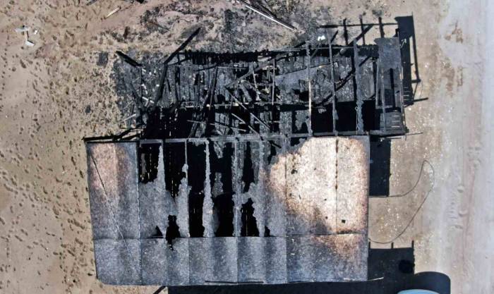 Antalya’da Denize Sıfır Çardaklarda Yangın: 2 Çardak Kül Oldu