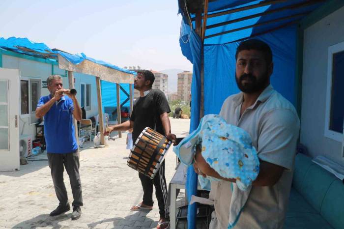 5 Kızın Ardından Doğan Erkek Evlat Davul Ve Zurnayla Karşılandı