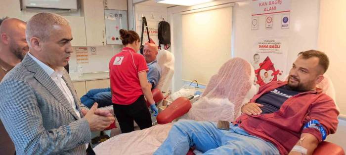 Ak Parti Aliağa Ve Kızılay’ın Düzenlediği Kan Bağış Kampanyasına Yoğun İlgi