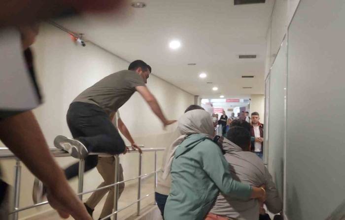 30 Yıl Hapis Talebini Duyan Sanık Aileleri Adliye Koridorunda Birbirine Girdi