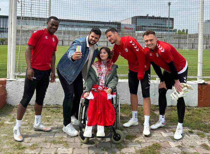 ’dünyanın Ve Türkiye’nin En Güzel Kızı’ Samsunsporlu