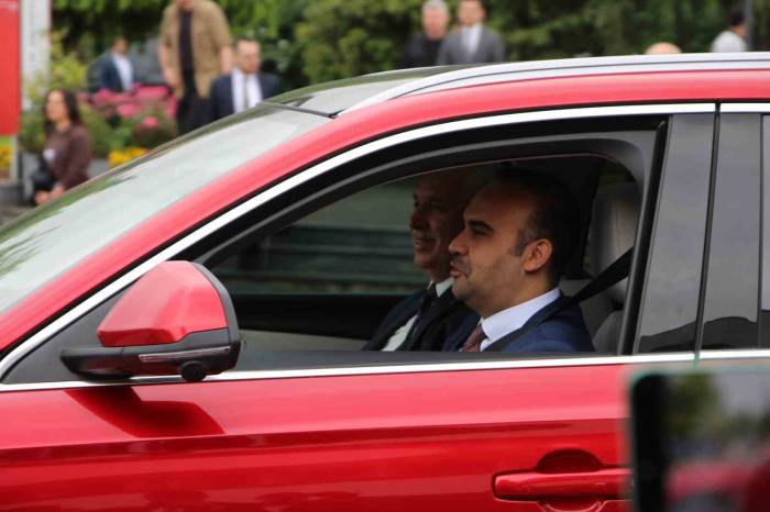 Bakan Kacır: “Akıncı 1,5 Saate Yakın Bir Zaman İçerisinde İran’da Düşen Helikopterin Lokasyonunu Tespit Etti”