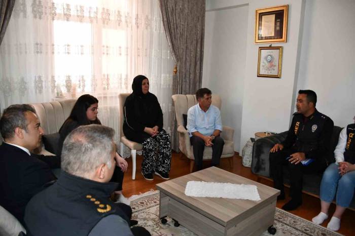 Vali Çiçek, Polhane Projesi Kapsamında Hane Ziyaretine Katıldı