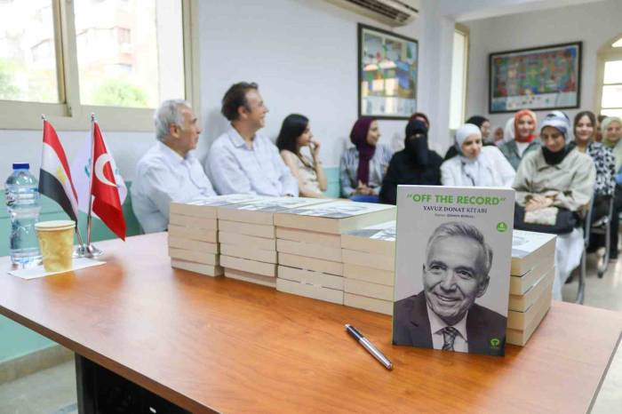 Gazeteci Yavuz Donat, Mısırlı Öğrencilerle Bir Araya Geldi