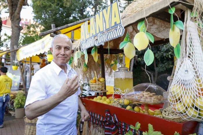 Başkan Özçelik Tescilli Fıstıklı Limonatayı Tanıttı