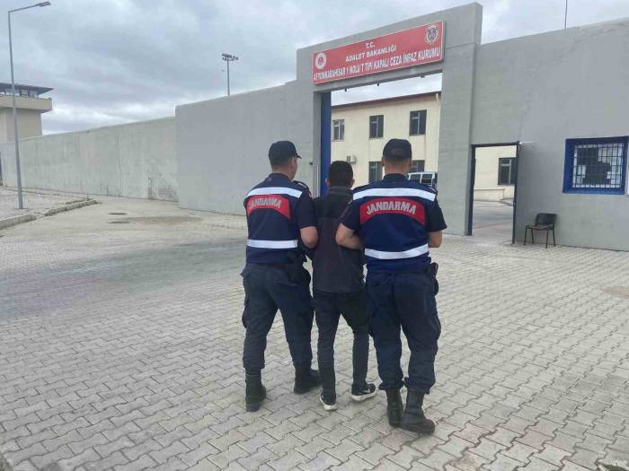 Uyuşturucu Suçlarından Aranan 2 Şahıs Jandarma Tarafından Yakalandı