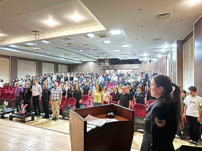 Jandarma Anlattı, Liseli Gençler Daha Yakından Tanıdı