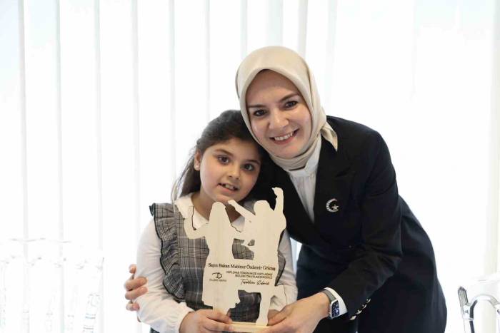 Bakan Göktaş, Brüksel’de Halkoyunları Diploma Töreni’ne Katıldı