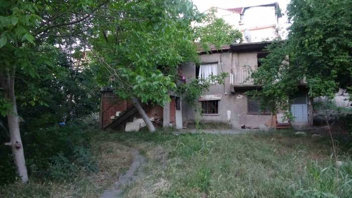 İçindeki İki Katlı Evle Birlikte 50 Yıllık Arsa Bir Gecede Park Alanı Oldu