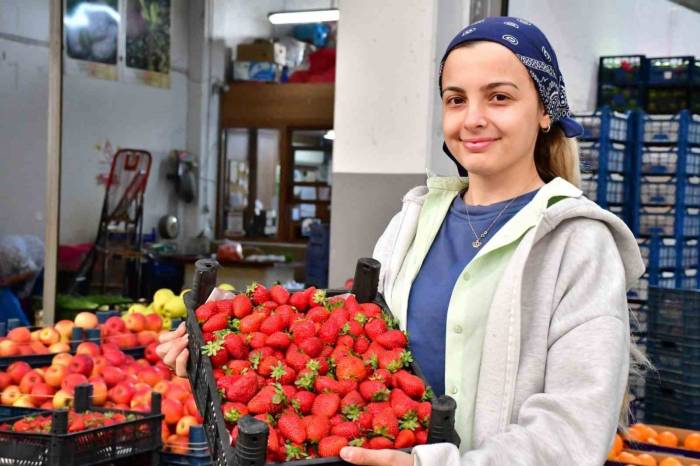 Başkan Zeyrek, Hal Esnafının Da Yüzünü Güldürdü