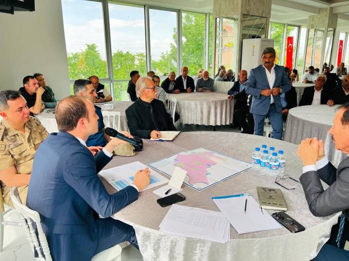 İliç’te Muhtarlarla Toplantı Yapıldı