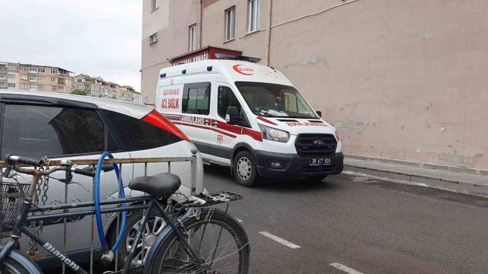5. Kattan Düşen Kadın Ağır Yaralandı