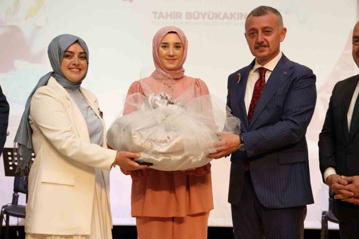 Ko-mek Bohçası İle Evlenecek Kızlara Çeyiz Desteği