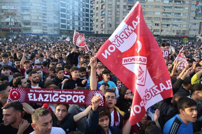 Şampiyonlar Ligi Maçını Aratmayan Atmosfer, Binlerce Kişi Bu Maça Kilitlendi