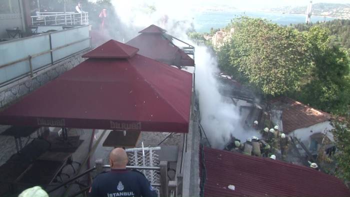 Üsküdar’da Sobadan Çıkan Yangında Gecekondu Küle Döndü