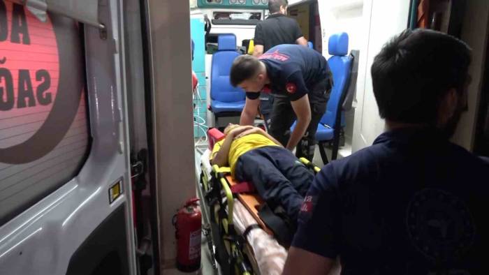 Kutlamaları İzleyen Küçük Çocuğa Araba Çarptı