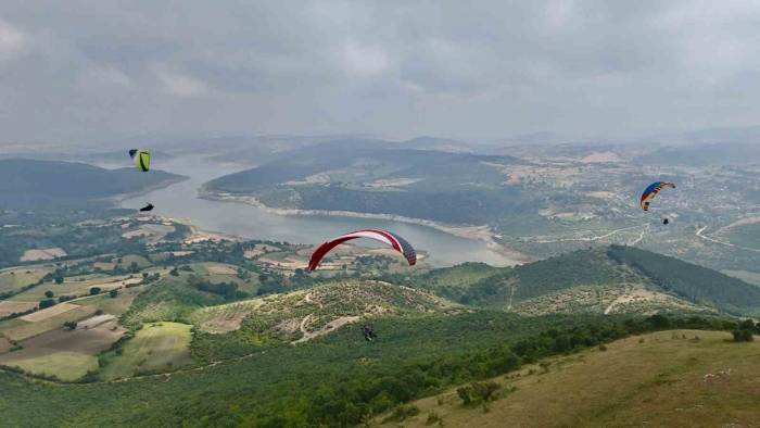 Türkmentepe, Yamaç Paraşütü Tutkunlarını Bir Araya Getirdi