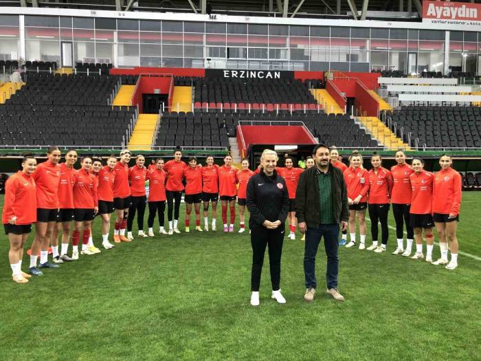 A Milli Kadın Futbol Takımı, Azerbaycan Maçı Hazırlıklarını Erzincan’da Sürdürüyor