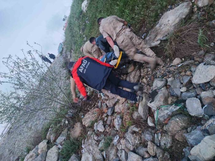 Tatvan’da Minibüs Şarampole Yuvarlandı: 1 Ölü, 11 Yaralı