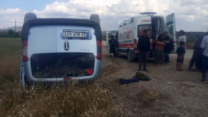 Diyarbakır’da Hafif Ticari Araç Takla Attı: 4