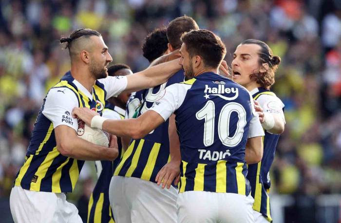 Fenerbahçe, Sezonu İstanbulspor Galibiyetiyle Kapattı