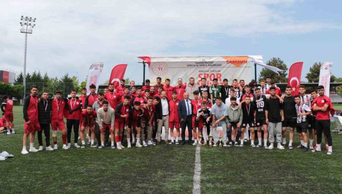 Manisa Yurtlar Futbol Takımı Türkiye Şampiyonu Oldu