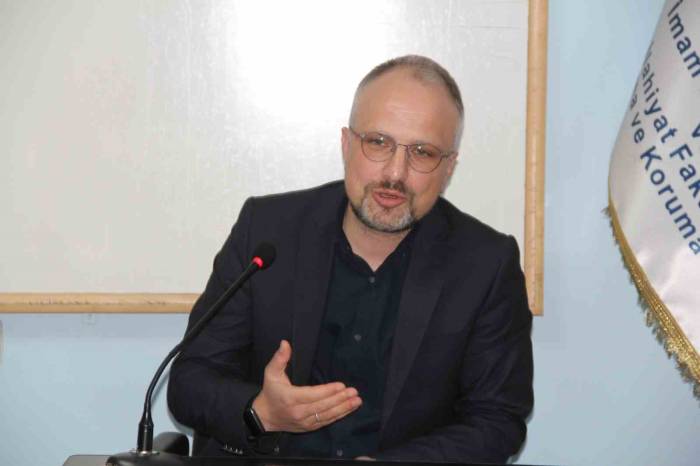 Dr. Topaloğlu: “Günümüz Sözde Deistleri Sorumluktan Kaçtığı İçin Dini Reddediyor”