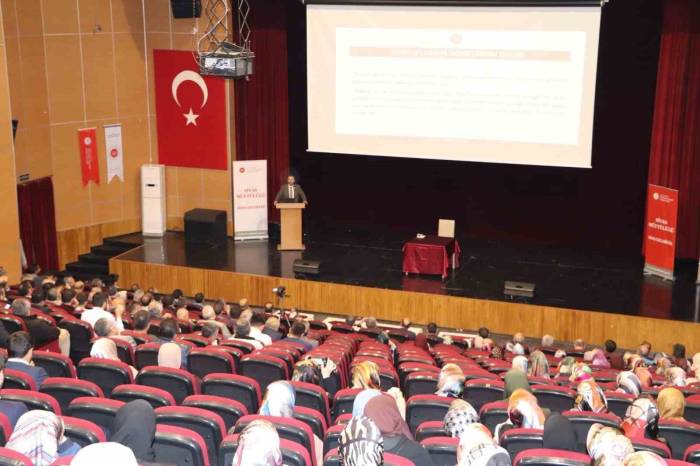 Sivas’ta Din Görevlilerine Seminer Verildi