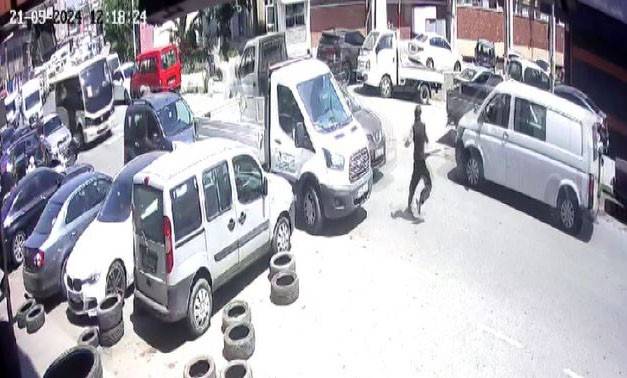Zeytinburnu’nda Polisten Kaçan Kaçak İşçiye Araba Çarptı