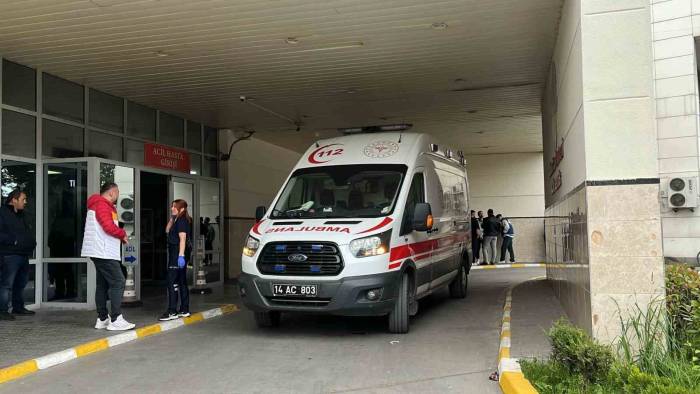 Bolu’da Kafede Bıçaklı Kavga: 1 Yaralı