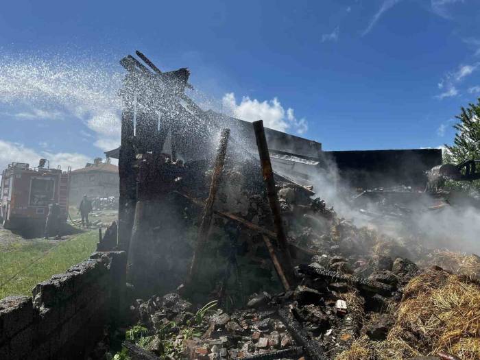 Samanlık Küle Döndü