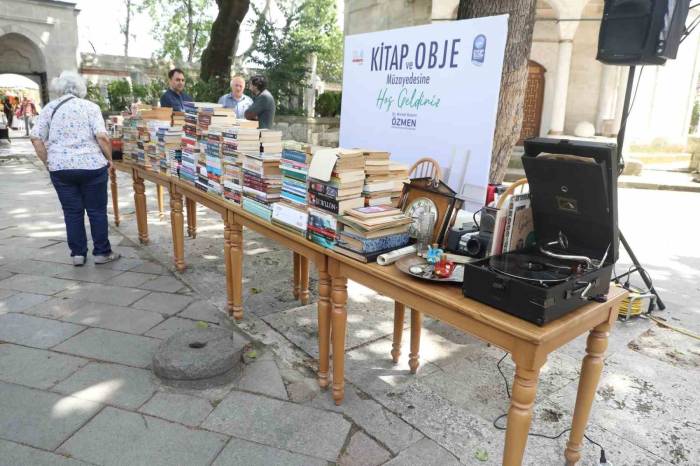 Eyüpsultan’da Kitap Ve Obje Müzayedesine Yoğun İlgi