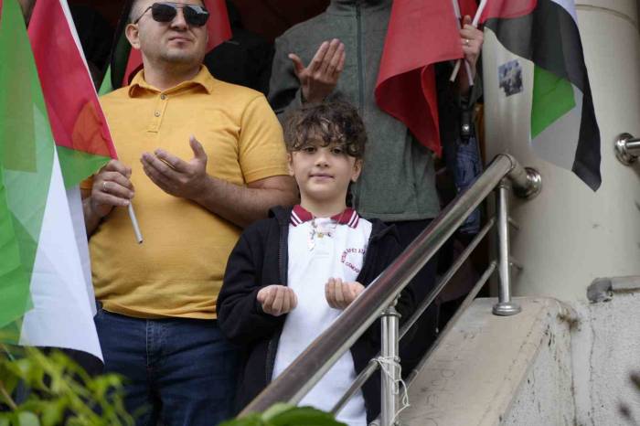 Gümüşhane’de Üniversite Öğrencileri İsrail’in Refah’ta Gerçekleştirdiği Saldırı Kınandı