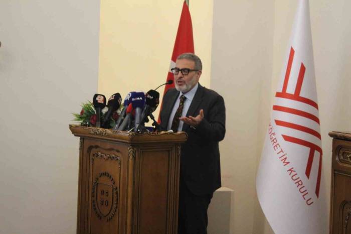 Avrupa’ya Girişi Engellenen Glasgow Üniversitesi Rektörü Sitte: “Yoğun Bakımda Dezenfekte Bulamadık Sabun Kullandık”