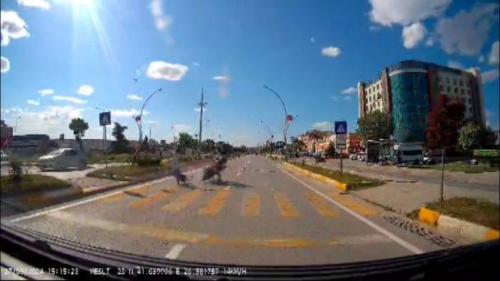 Korkunç Kaza Kamerada: Yaya Geçidinde Motosikletin Çarptığı Yaşlı Kadın Hayatını Kaybetti