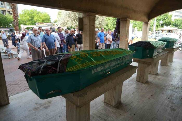 Cinayete Kurban Giden Aile Toprağa Verildi