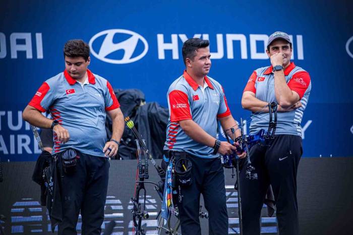 Büyükşehir’in Milli Sporcularından Gümüş Madalya