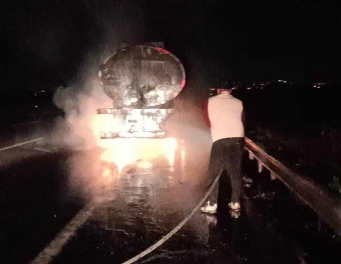 Seyir Halindeki Tanker Alev Alev Yandı