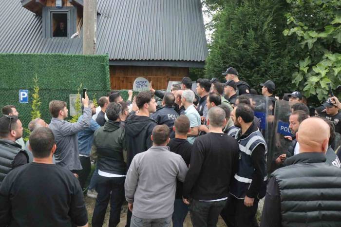 4 Yıldır Su Faturası Ödediği Bungalovun Suyu Kesilince Yolu Kapattı, Ortalık Karıştı