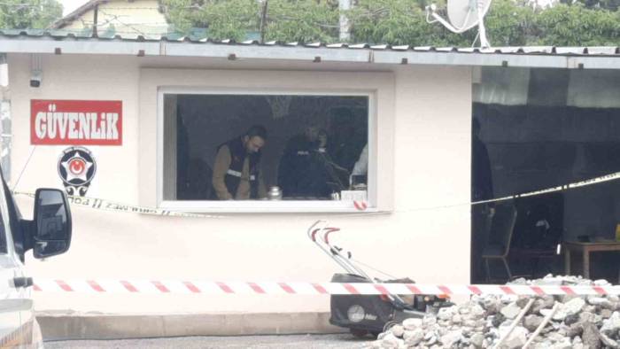 Silahını Temizlerken Yanlışlıkla Arkadaşını Vurdu