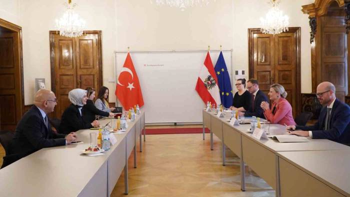 Bakan Göktaş, Avusturyalı Mevkidaşı Raab İle Görüştü