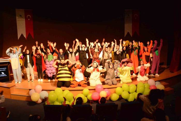 Çocuklar Gülerse Dünya Güler