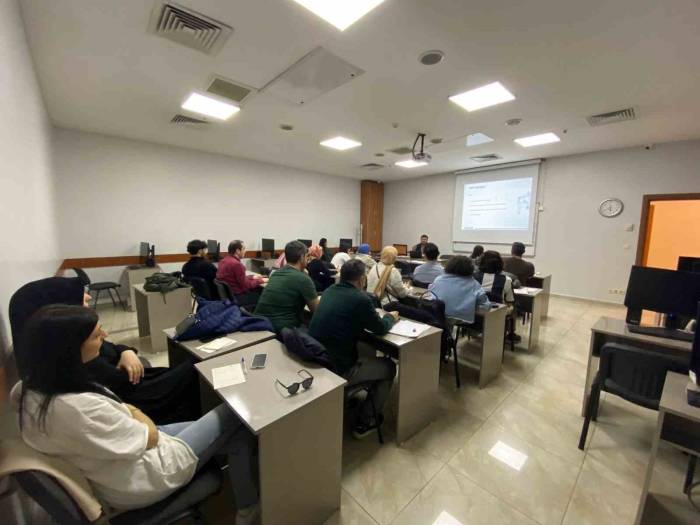 Esenler Belediyesi Proje Yazım Okulu’nda Dersler Başladı